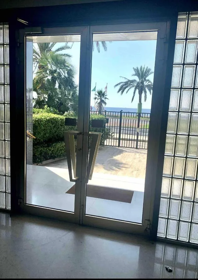 Appartement avec vue mer sur la Promenade des Anglais Nice France